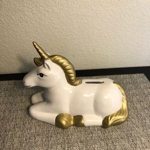 👇🏻$Reduced to lowest price.🤑💰 Lucky ceramic unicorn 🦄 in white and Gold